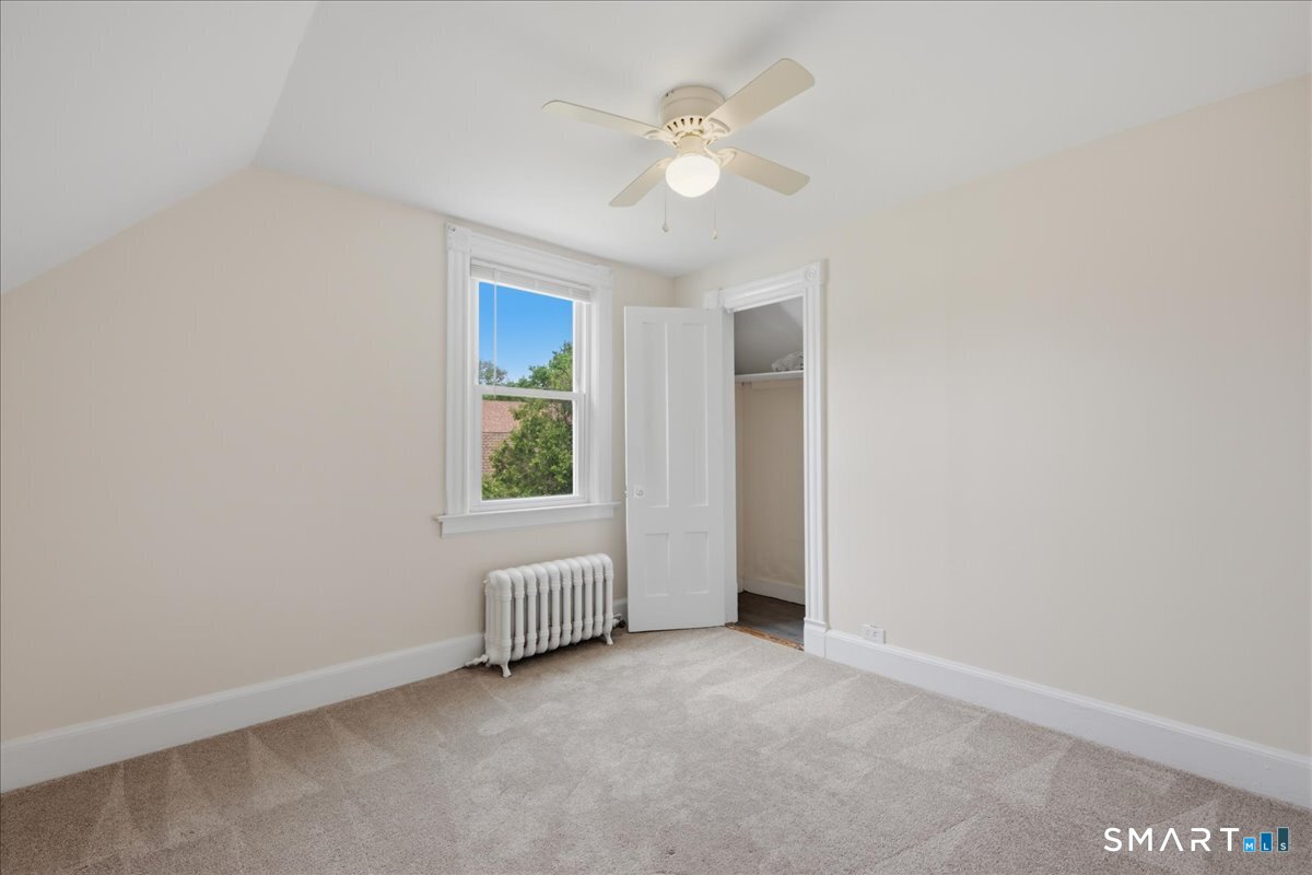 28 Moore Court New London CT 06320