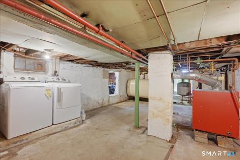 28 Moore Court New London CT 06320