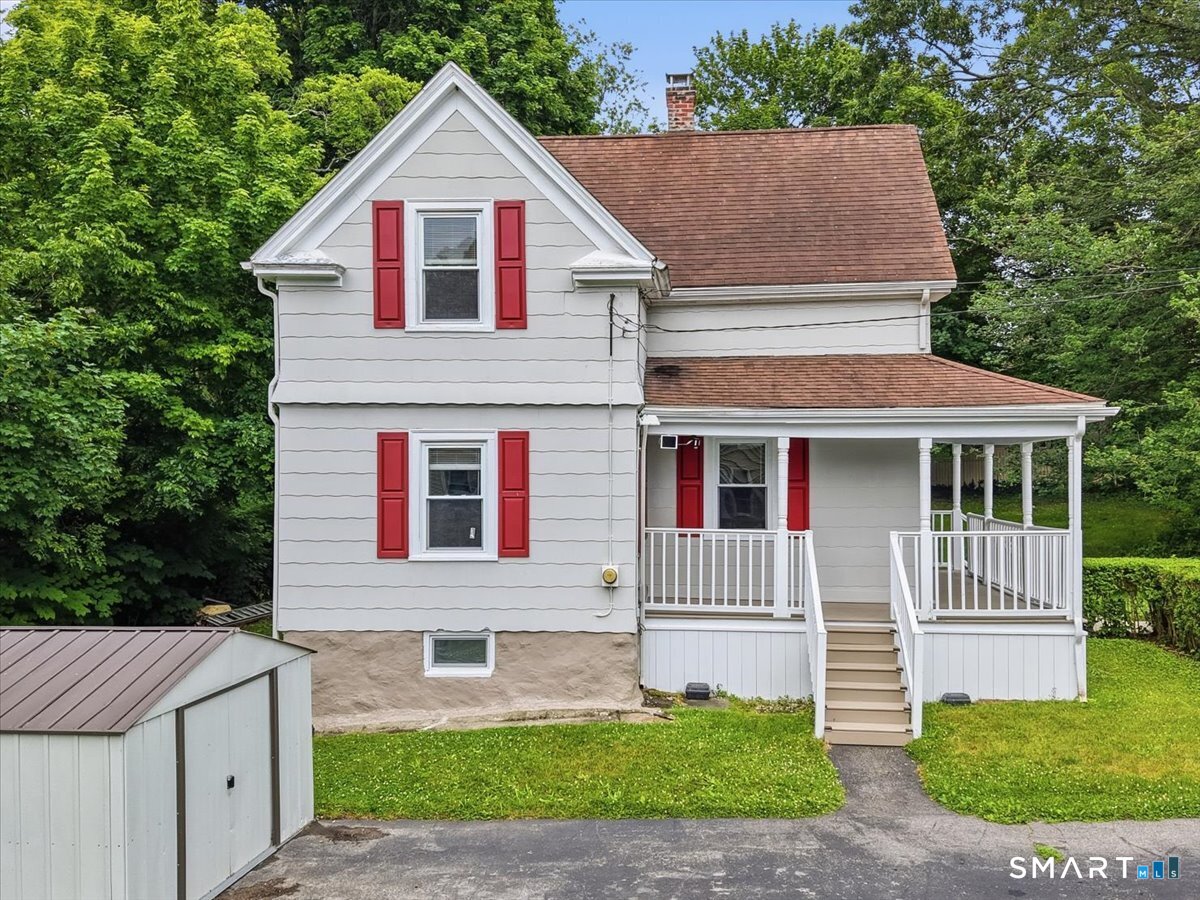 28 Moore Court New London CT 06320
