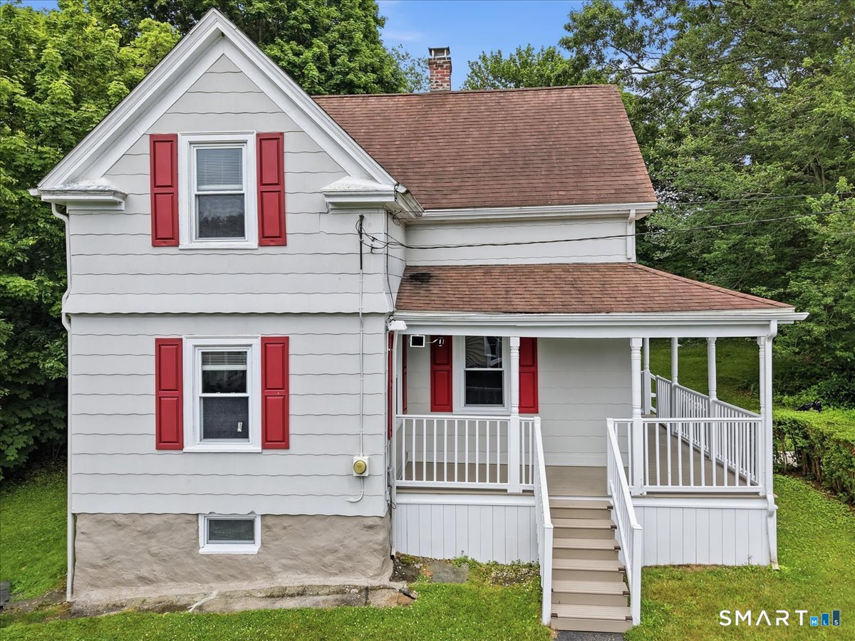 28 Moore Court New London CT 06320