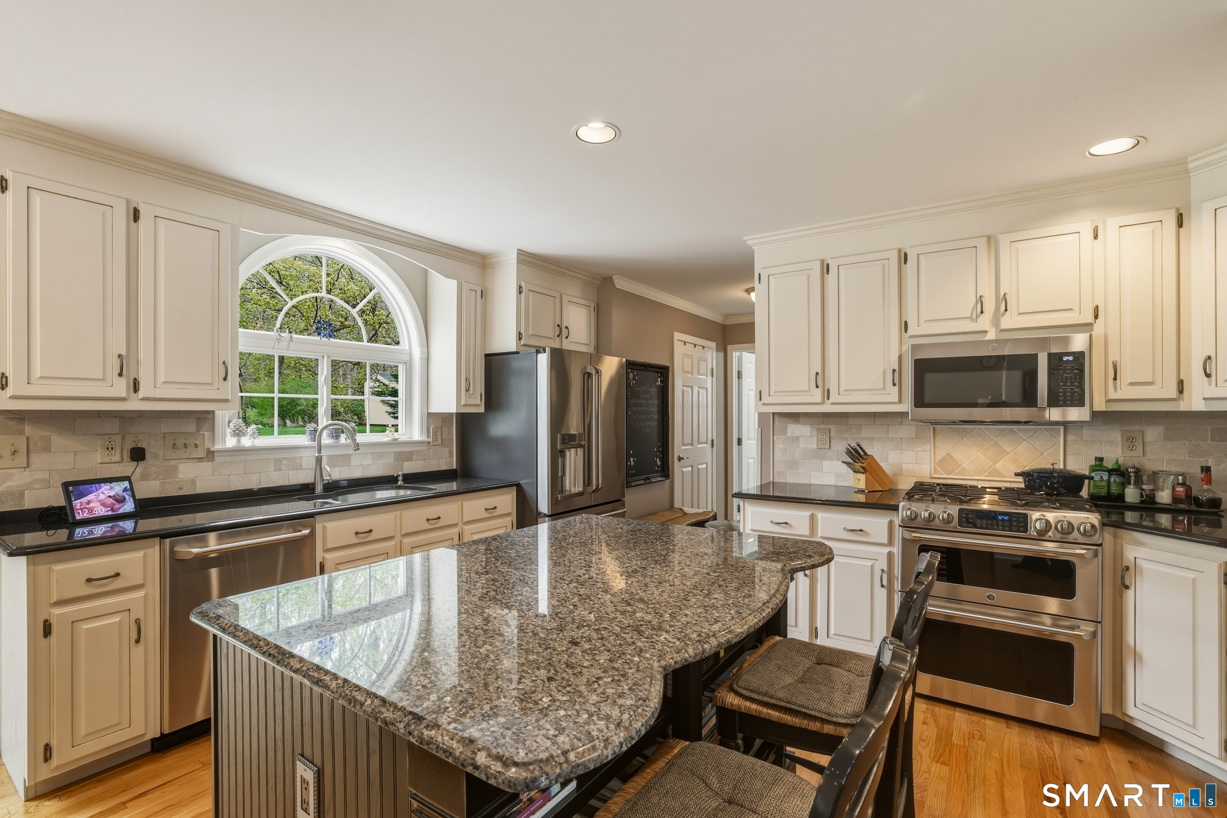 36 Commodore Hull Drive Derby CT 06418