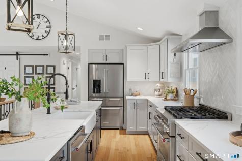 24 Woodhaven Drive Avon CT 06001
