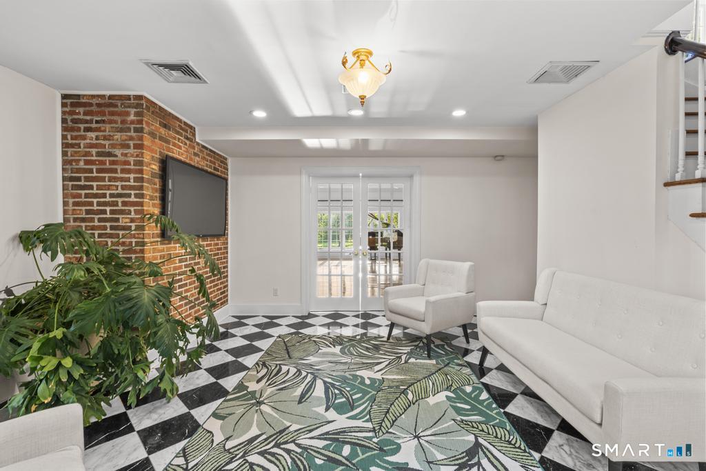 152 West River Street Milford CT 06460