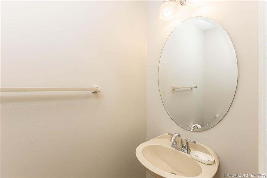 11 Squantz View Drive New Fairfield CT 06812