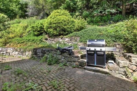 11 Squantz View Drive New Fairfield CT 06812