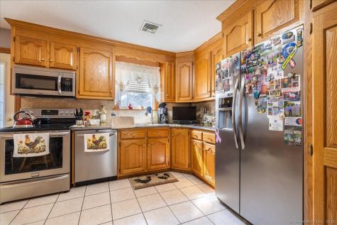 810 Roosevelt Drive Derby CT 06418