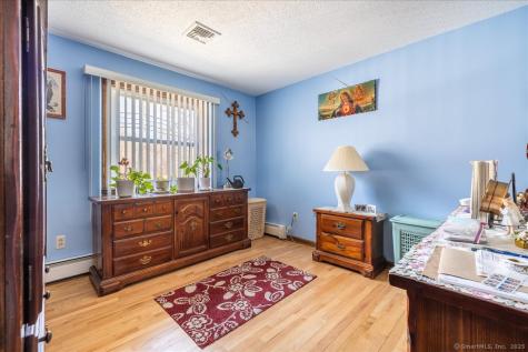 810 Roosevelt Drive Derby CT 06418