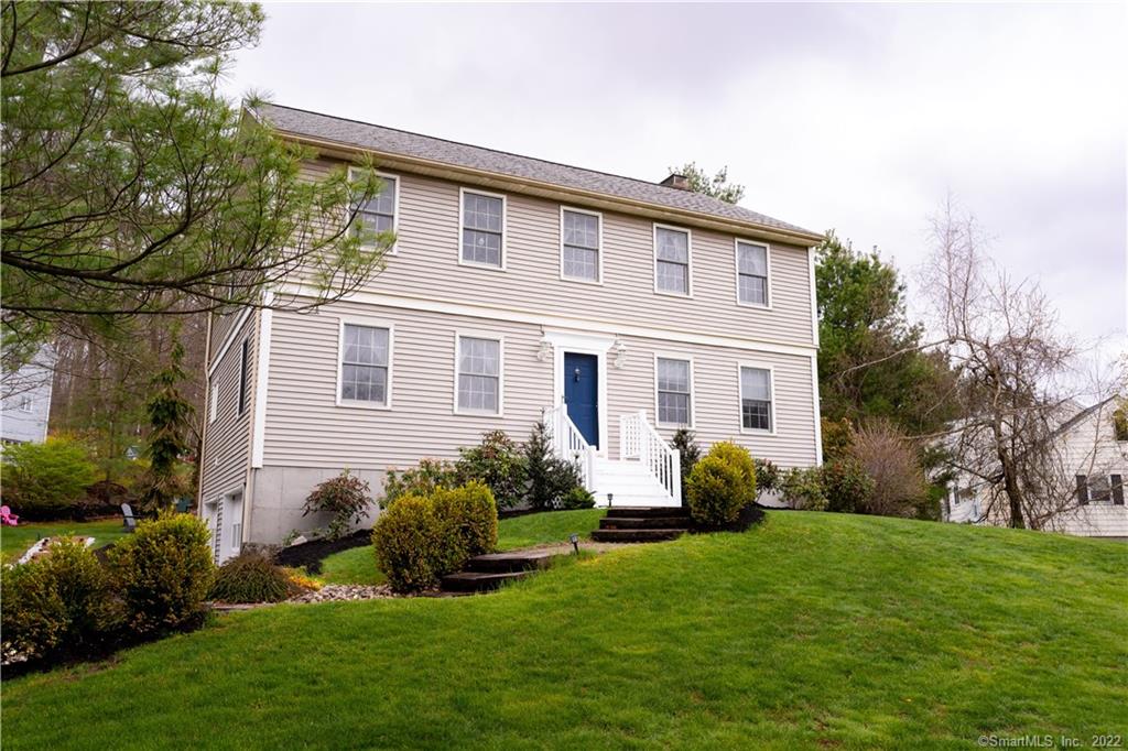 2 Stuart Drive Newtown CT 06470