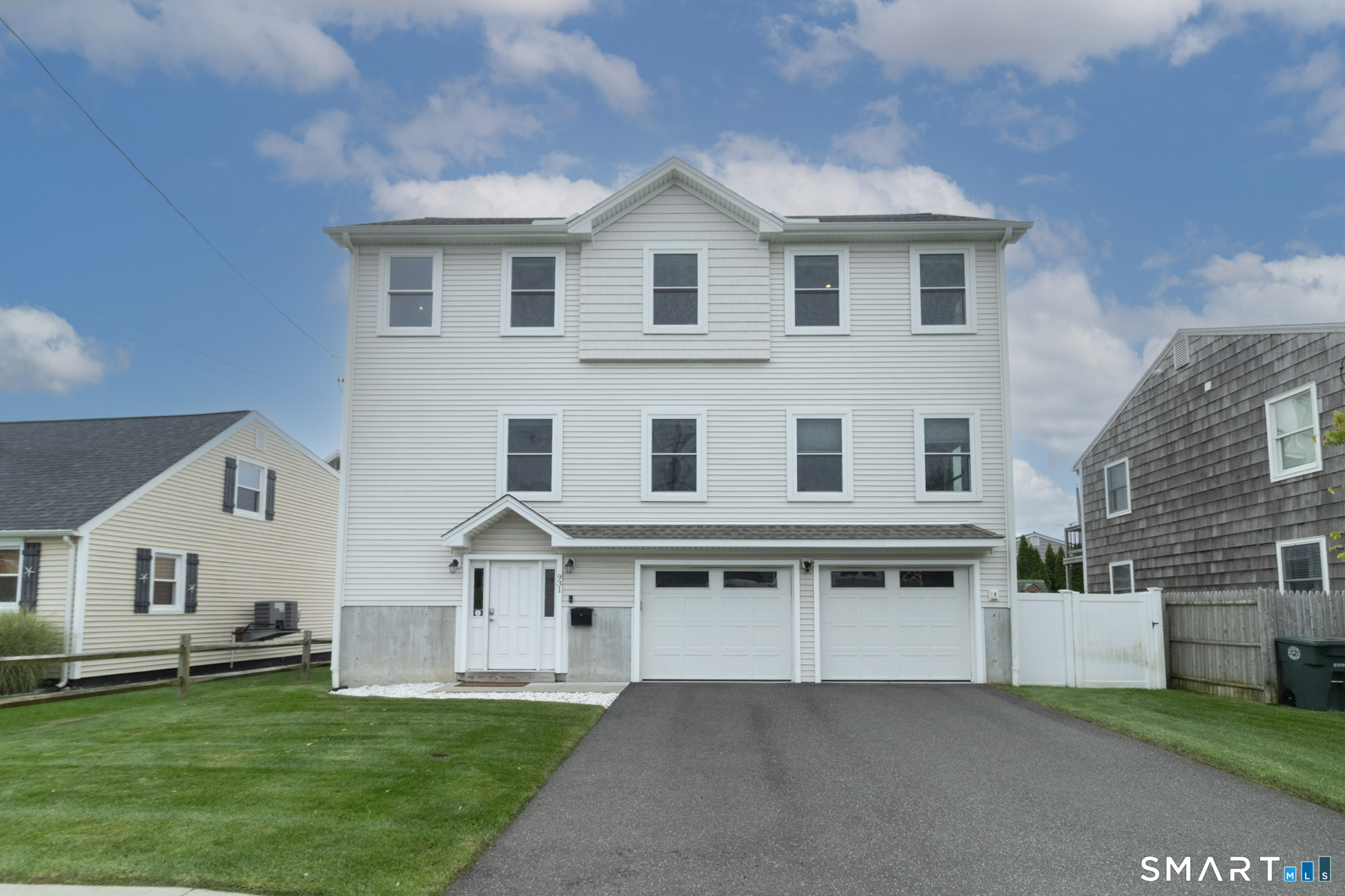 Milford CT, 931 East Broadway