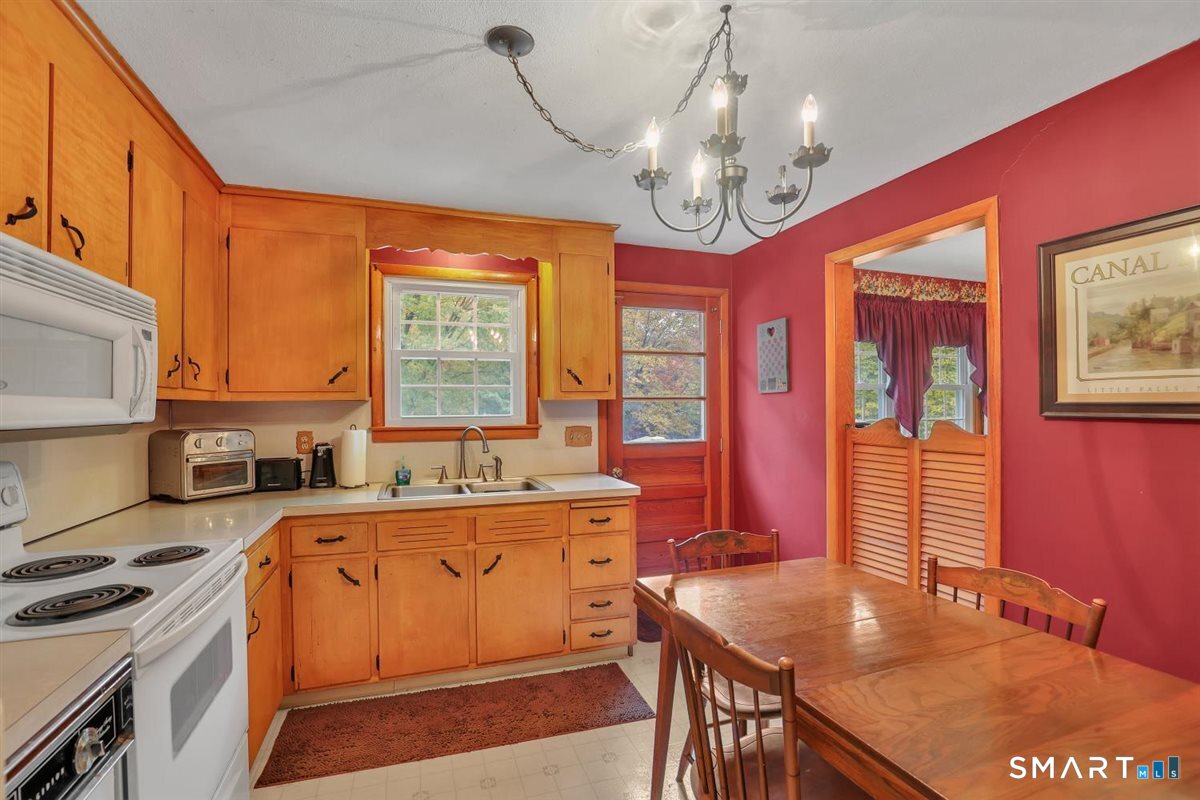 95 Manor Road Southington CT 06479