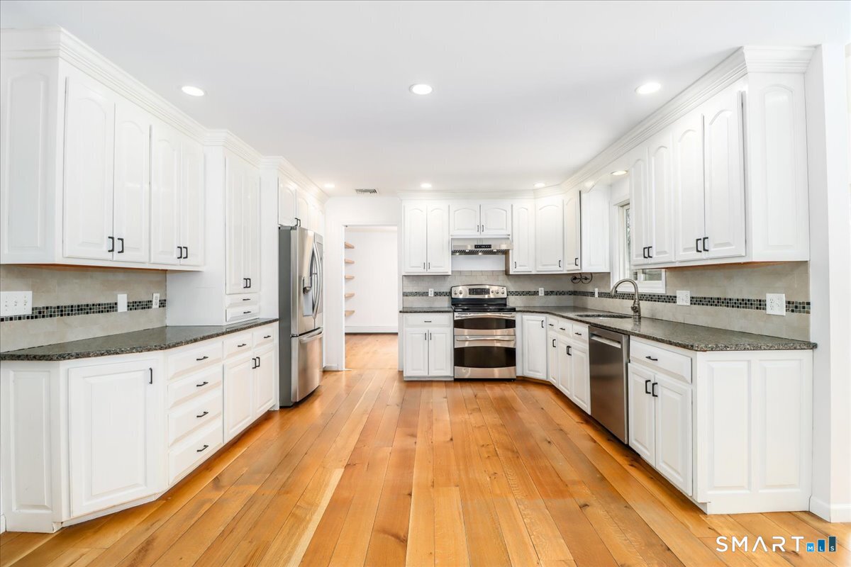 6 Westwood Terrace Newtown CT 06470