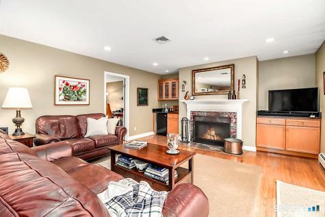10 Ironwood Drive Newtown CT 06482