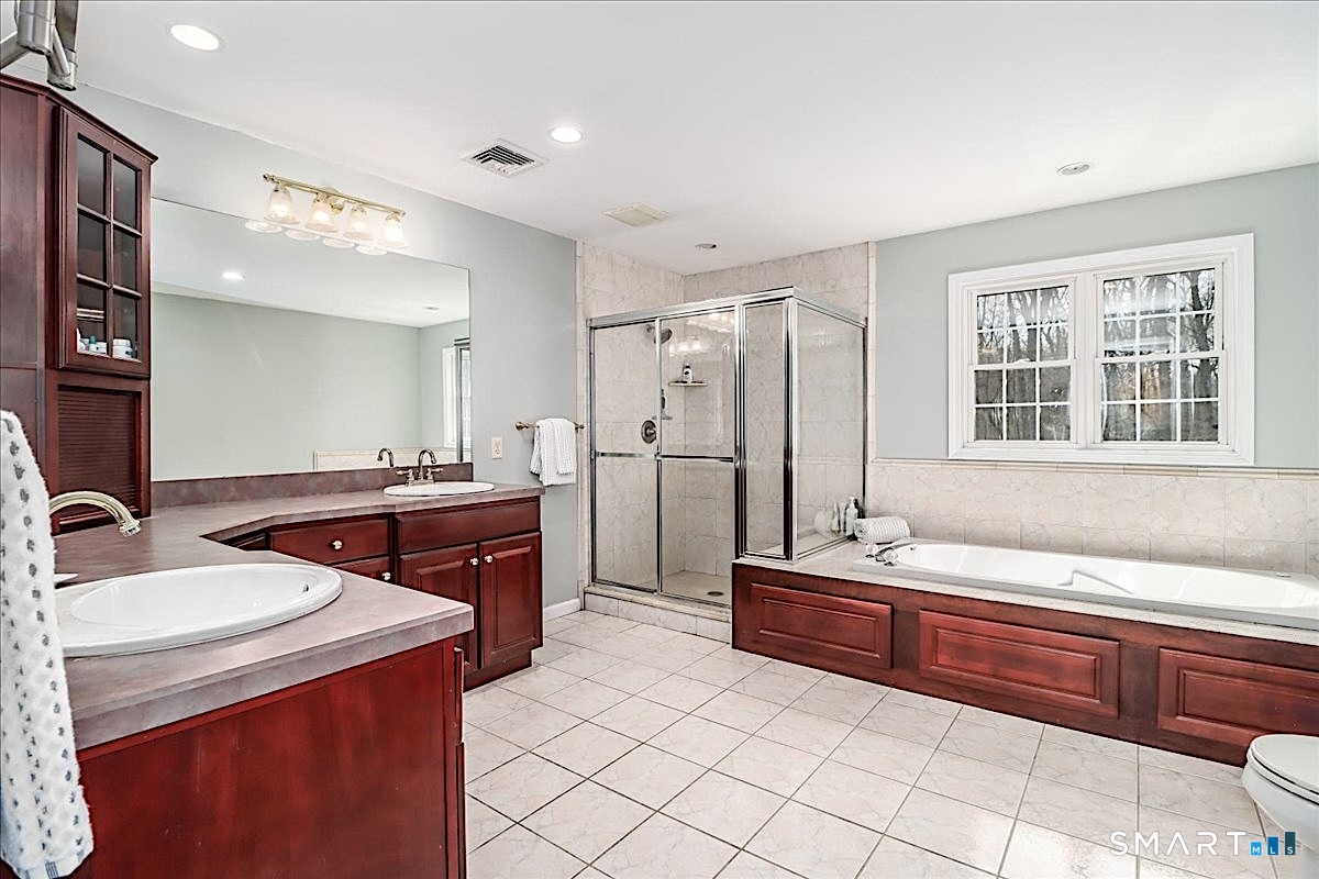 10 Ironwood Drive Newtown CT 06482