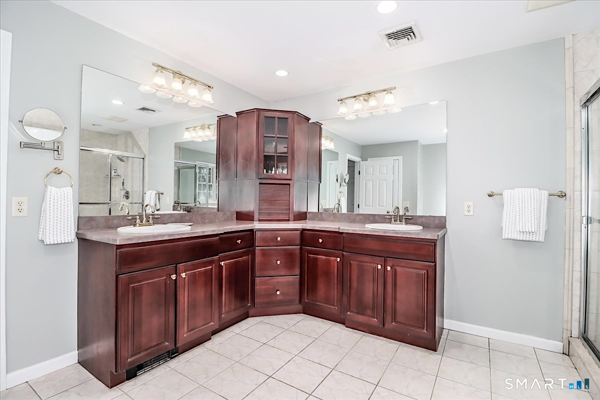 10 Ironwood Drive Newtown CT 06482