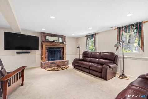 7 Banbury Road Simsbury CT 06092