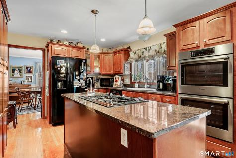 16 Jonathan Drive Roxbury CT 06783