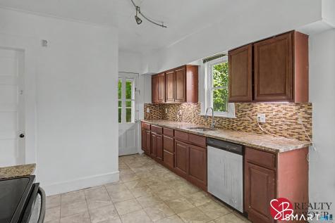 31 Smith Street West Haven CT 06516
