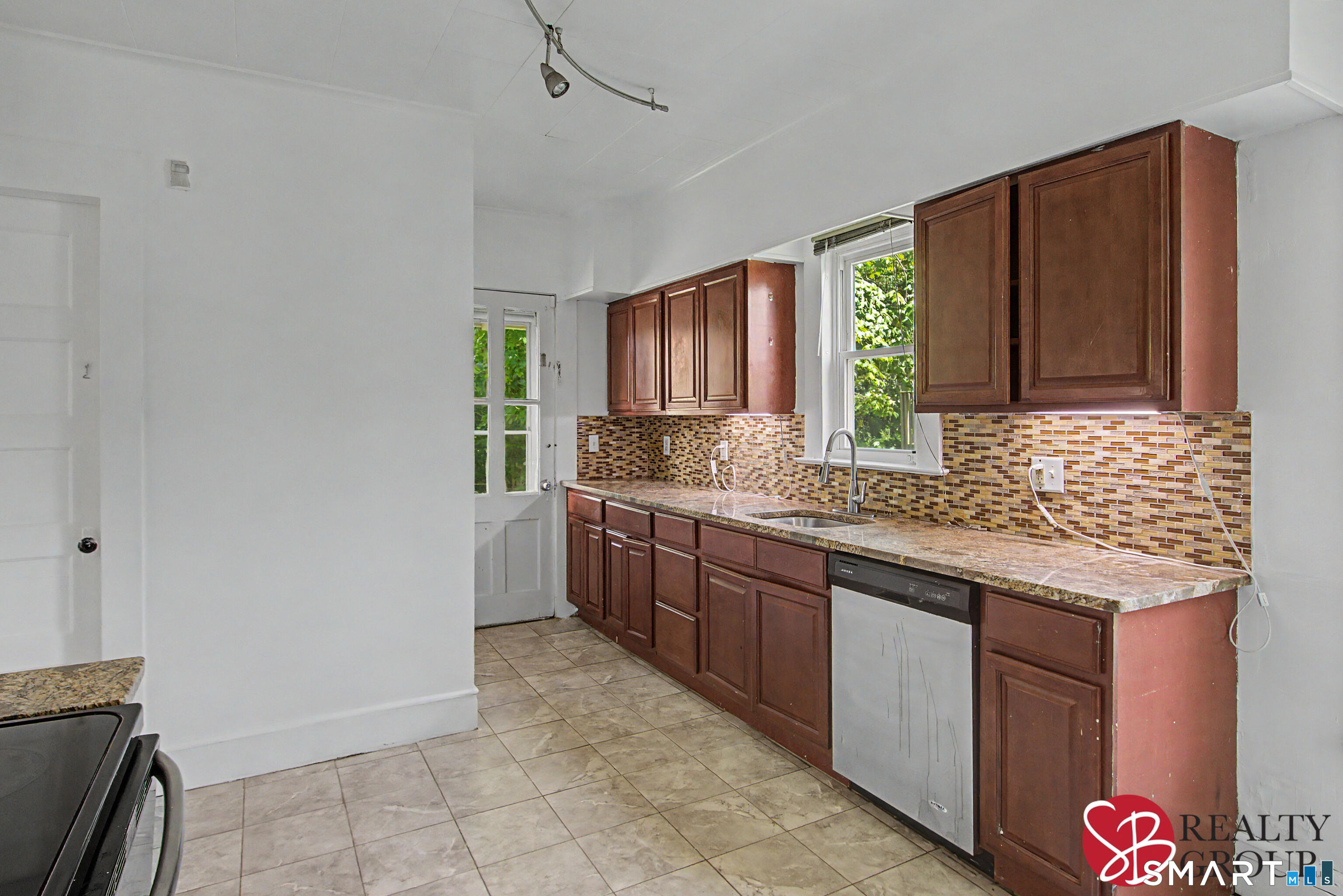 31 Smith Street West Haven CT 06516