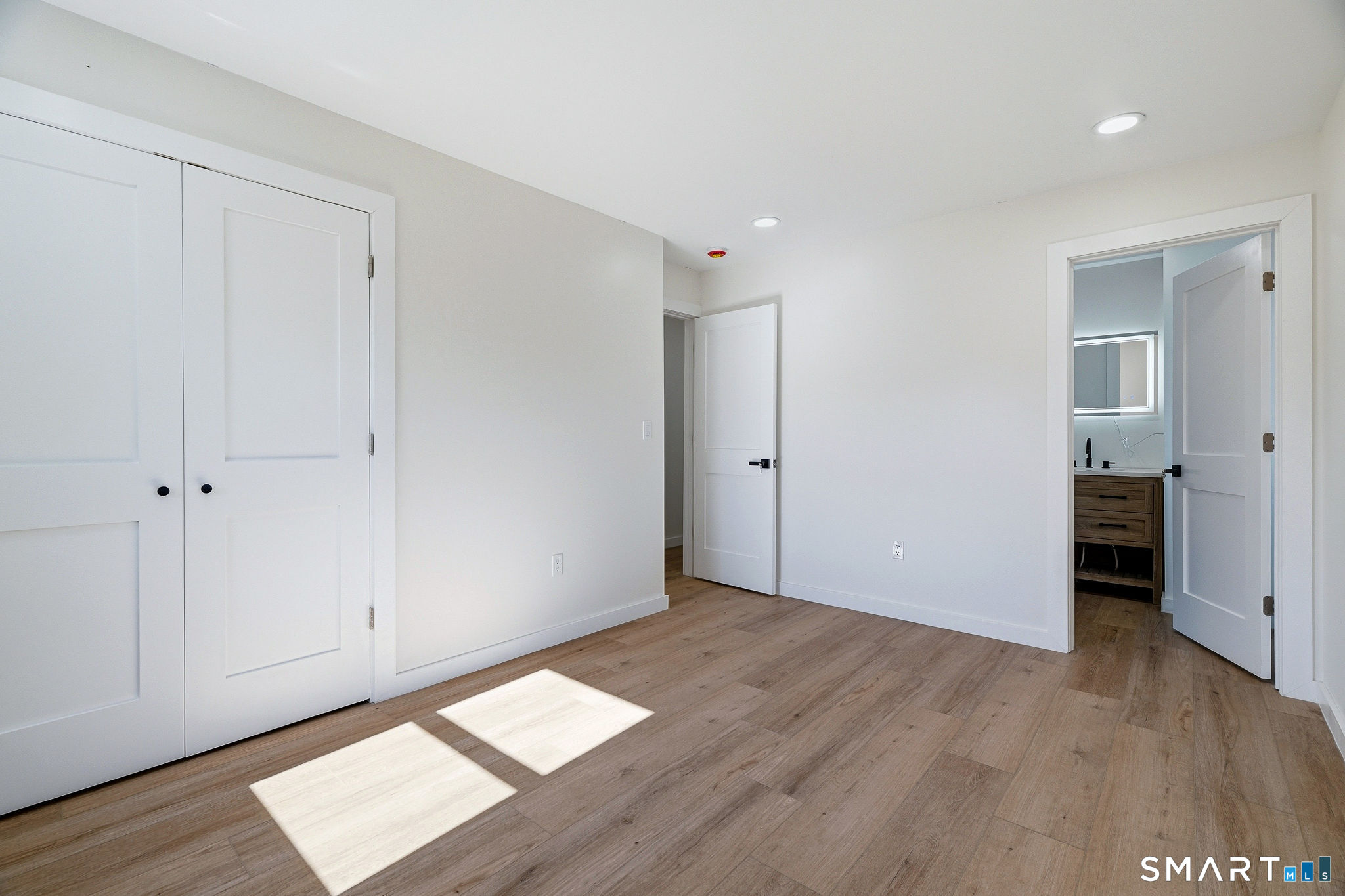 17 Fifth Avenue Waterford CT 06385
