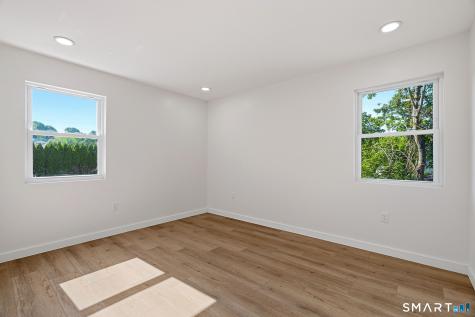 17 Fifth Avenue Waterford CT 06385