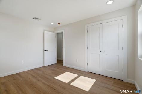 17 Fifth Avenue Waterford CT 06385