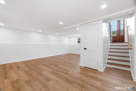 17 Fifth Avenue Waterford CT 06385