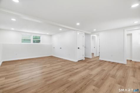 17 Fifth Avenue Waterford CT 06385