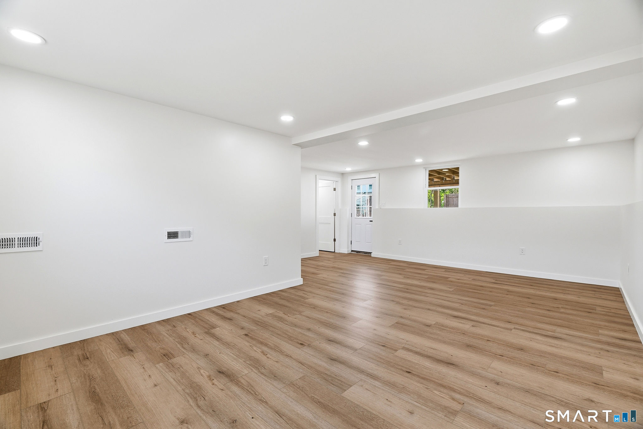 17 Fifth Avenue Waterford CT 06385
