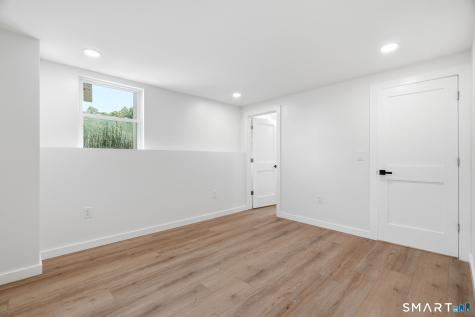17 Fifth Avenue Waterford CT 06385
