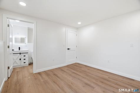 17 Fifth Avenue Waterford CT 06385