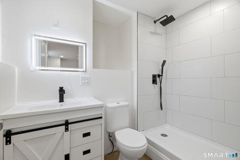 17 Fifth Avenue Waterford CT 06385
