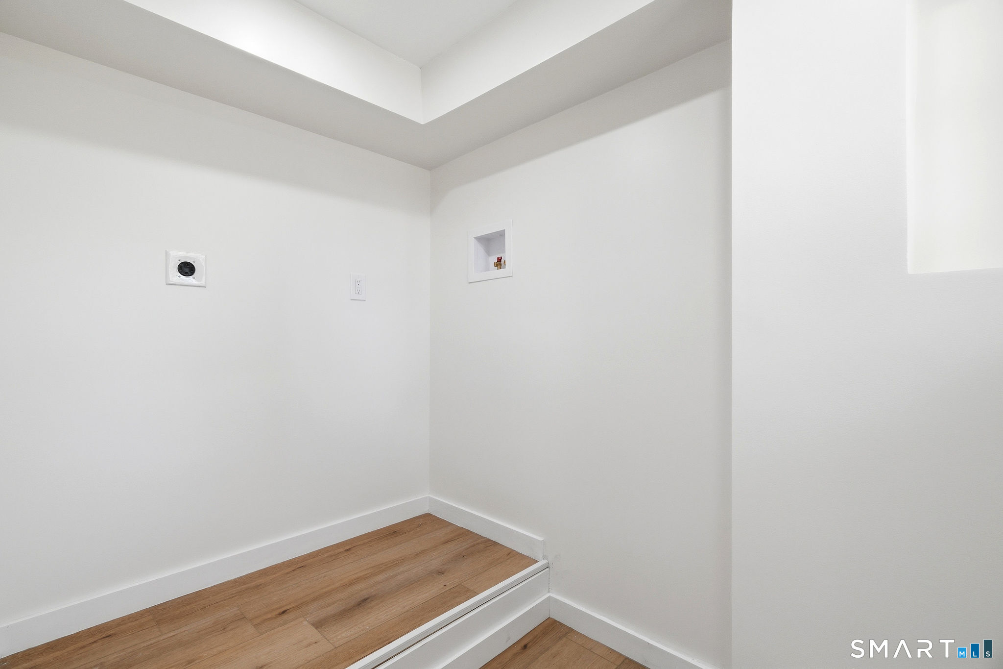 17 Fifth Avenue Waterford CT 06385
