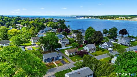 17 Fifth Avenue Waterford CT 06385
