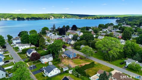 17 Fifth Avenue Waterford CT 06385