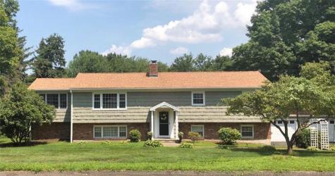12 Boulevard Newtown CT 06470