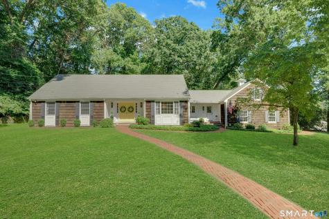 6 Stoneleigh Square Fairfield CT 06825