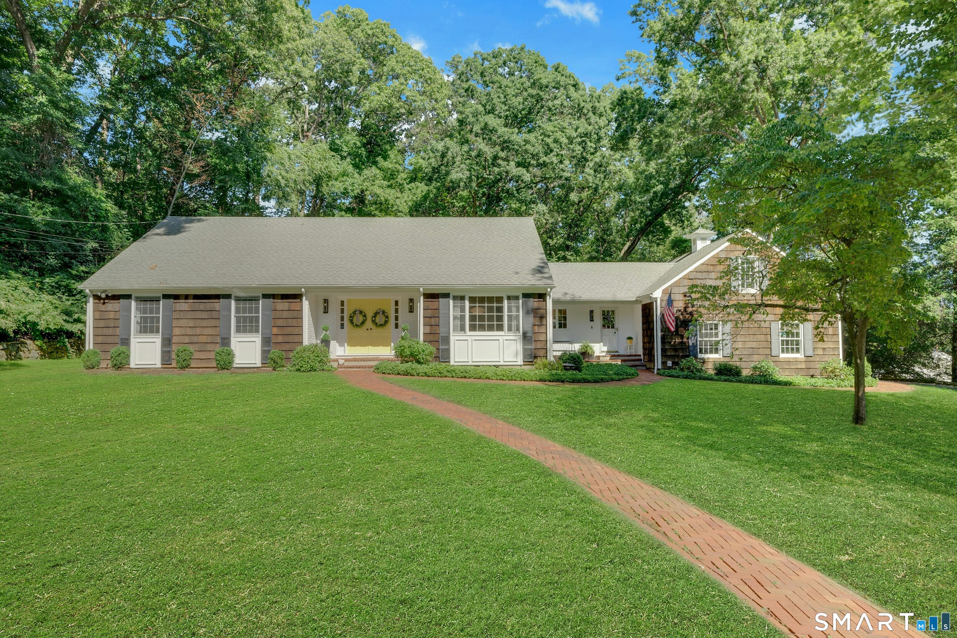 6 Stoneleigh Square Fairfield CT 06825