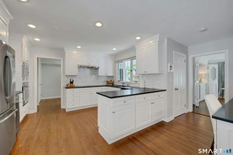6 Stoneleigh Square Fairfield CT 06825