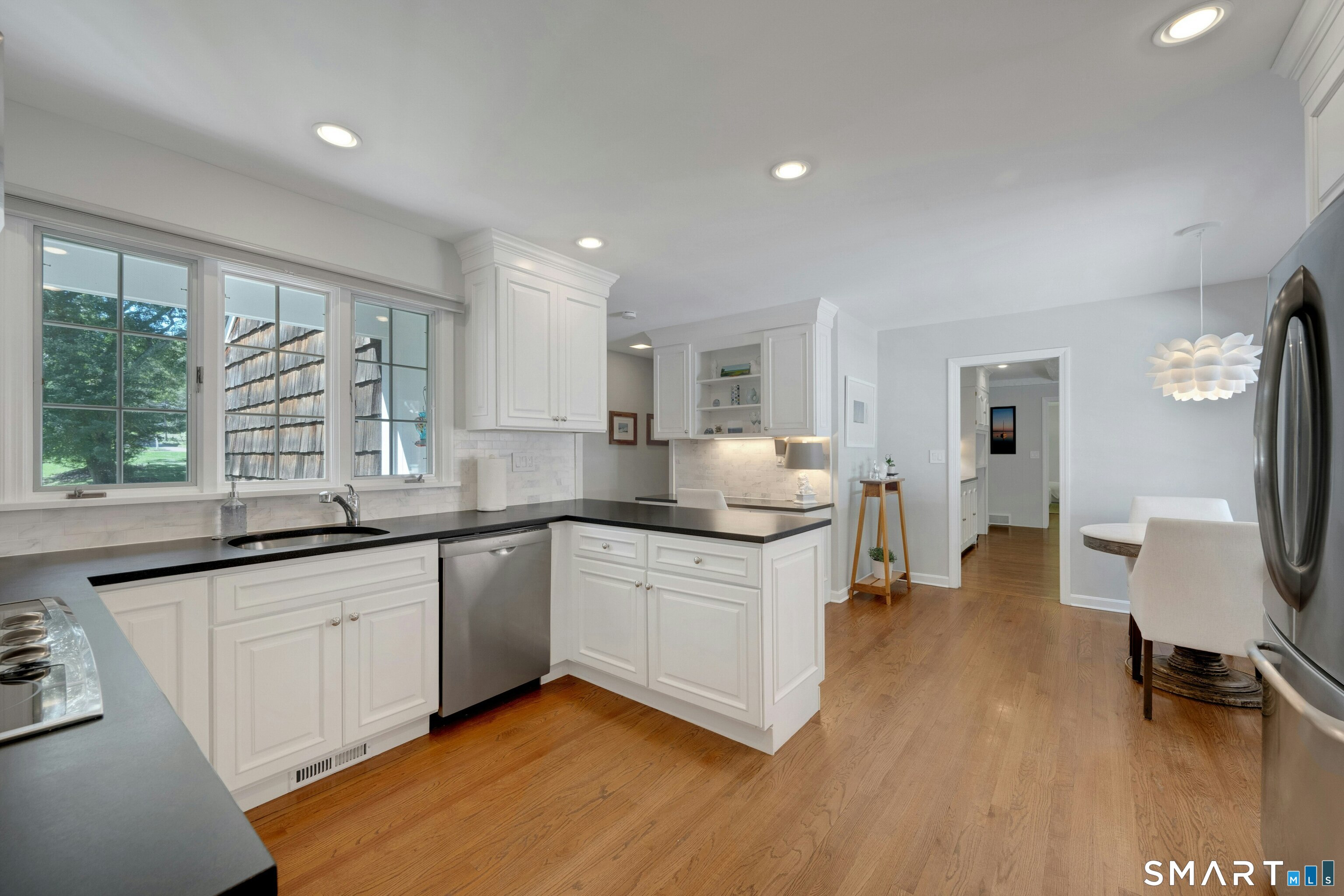 6 Stoneleigh Square Fairfield CT 06825