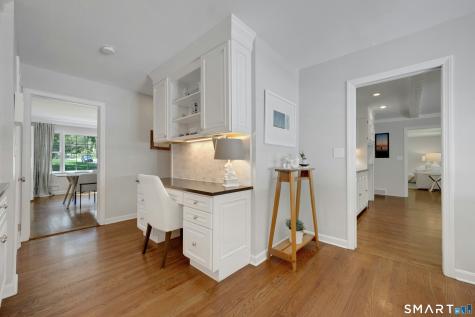 6 Stoneleigh Square Fairfield CT 06825
