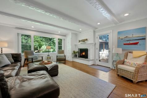 6 Stoneleigh Square Fairfield CT 06825