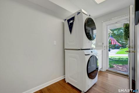 6 Stoneleigh Square Fairfield CT 06825