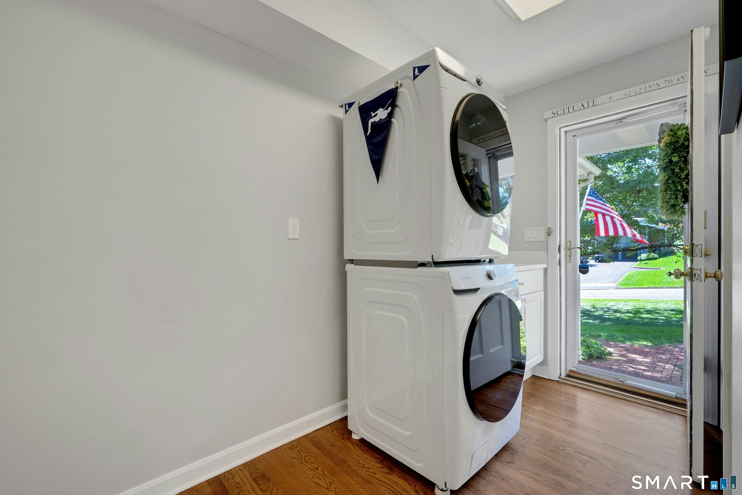 6 Stoneleigh Square Fairfield CT 06825