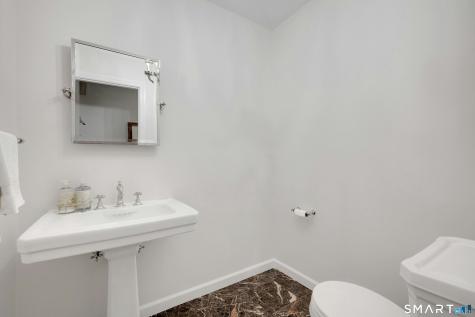 6 Stoneleigh Square Fairfield CT 06825