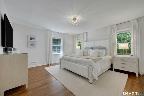6 Stoneleigh Square Fairfield CT 06825