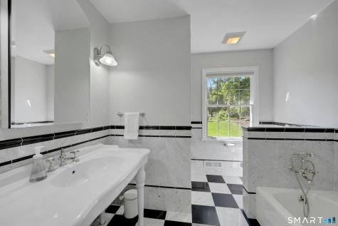6 Stoneleigh Square Fairfield CT 06825