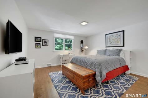 6 Stoneleigh Square Fairfield CT 06825