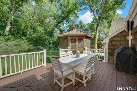 6 Stoneleigh Square Fairfield CT 06825