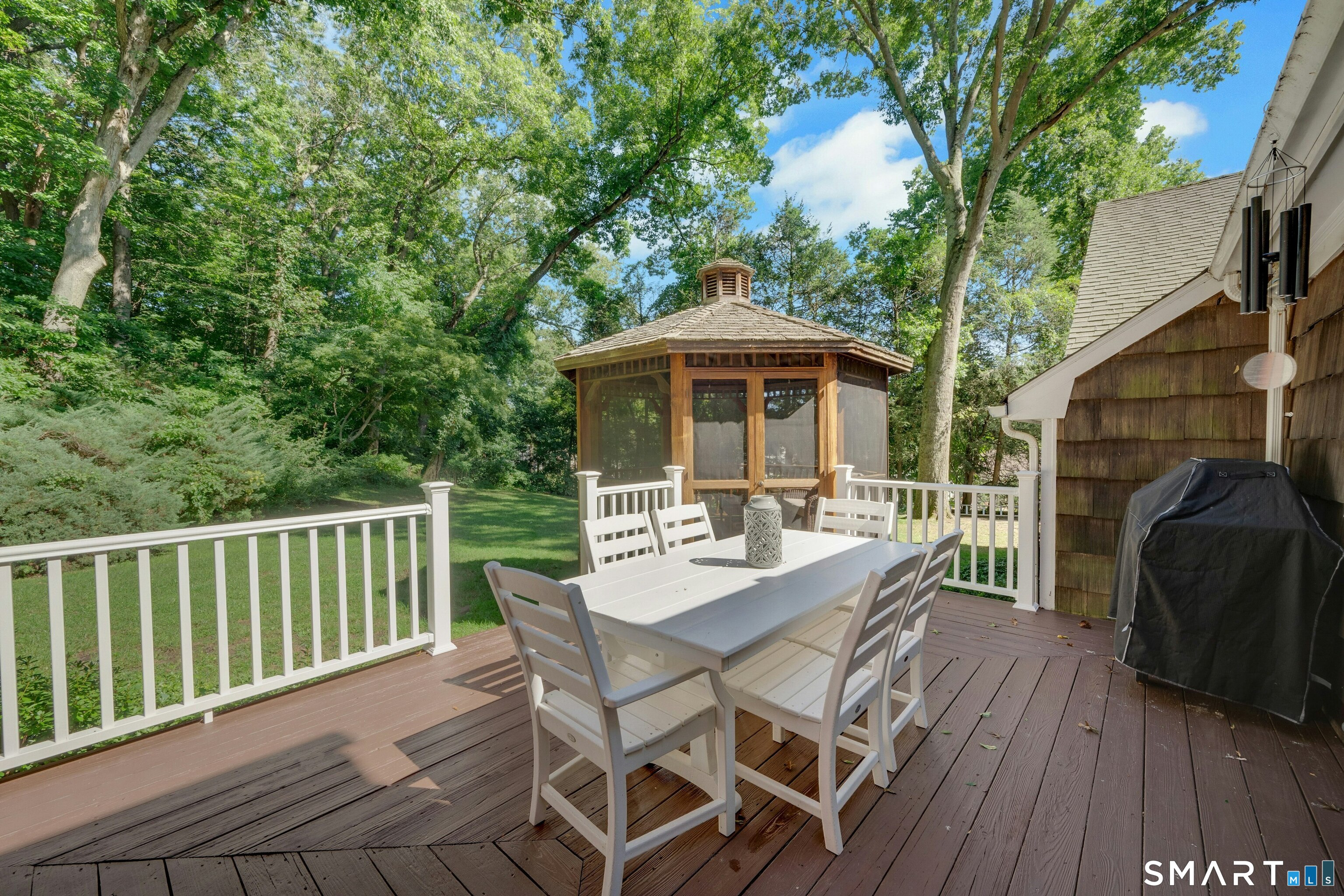 6 Stoneleigh Square Fairfield CT 06825