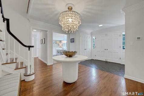 6 Stoneleigh Square Fairfield CT 06825